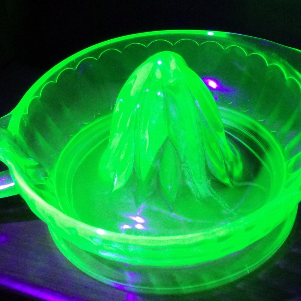 Vintage Green Depression Glass Vaseline Uranium Reamer Juicer Mint Condition